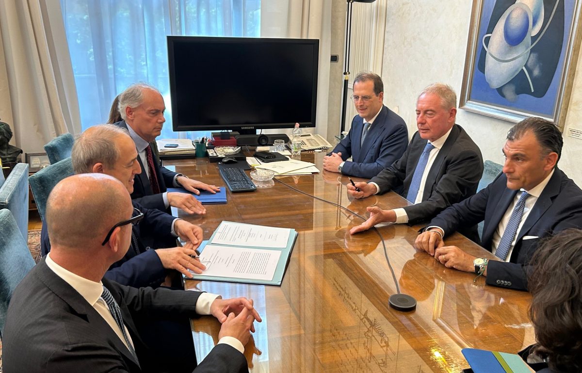 La svolta di STMicroelectronics a Catania, firmato il contratto di sviluppo per il nuovo impianto: cosa cambia