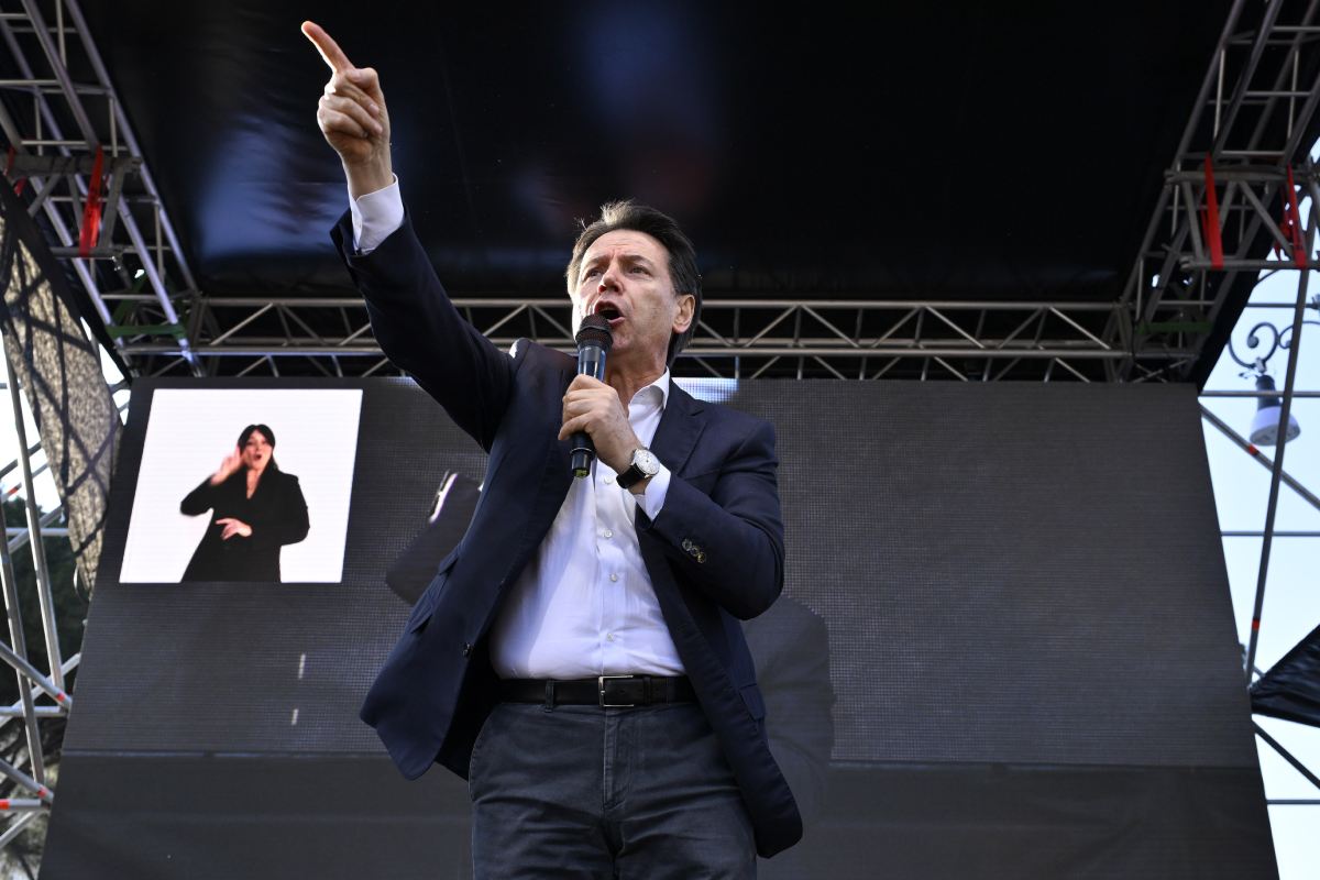 Conte (M5s): “Le liste d’attesa migliorano? La Meloni è una marziana, si faccia un giro in Sicilia governata dal centrodestra”