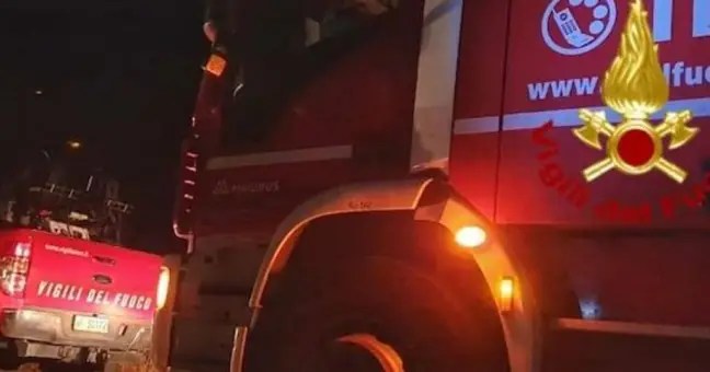 Paura a Terrasini: incendiato nella notte il lido Blu Sky Beach