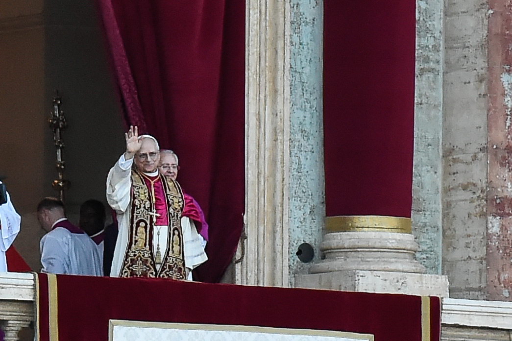 Papa Prevost: “Bulimia dei social media”