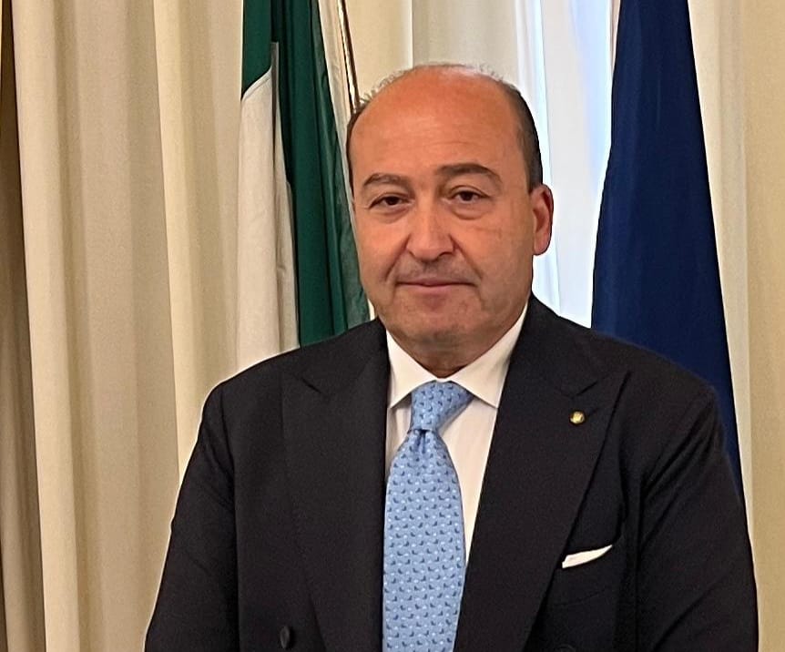 Si insedia il nuovo prefetto Pietro Signoriello: “Fare rete e avvicinare giovani e istituzioni”
