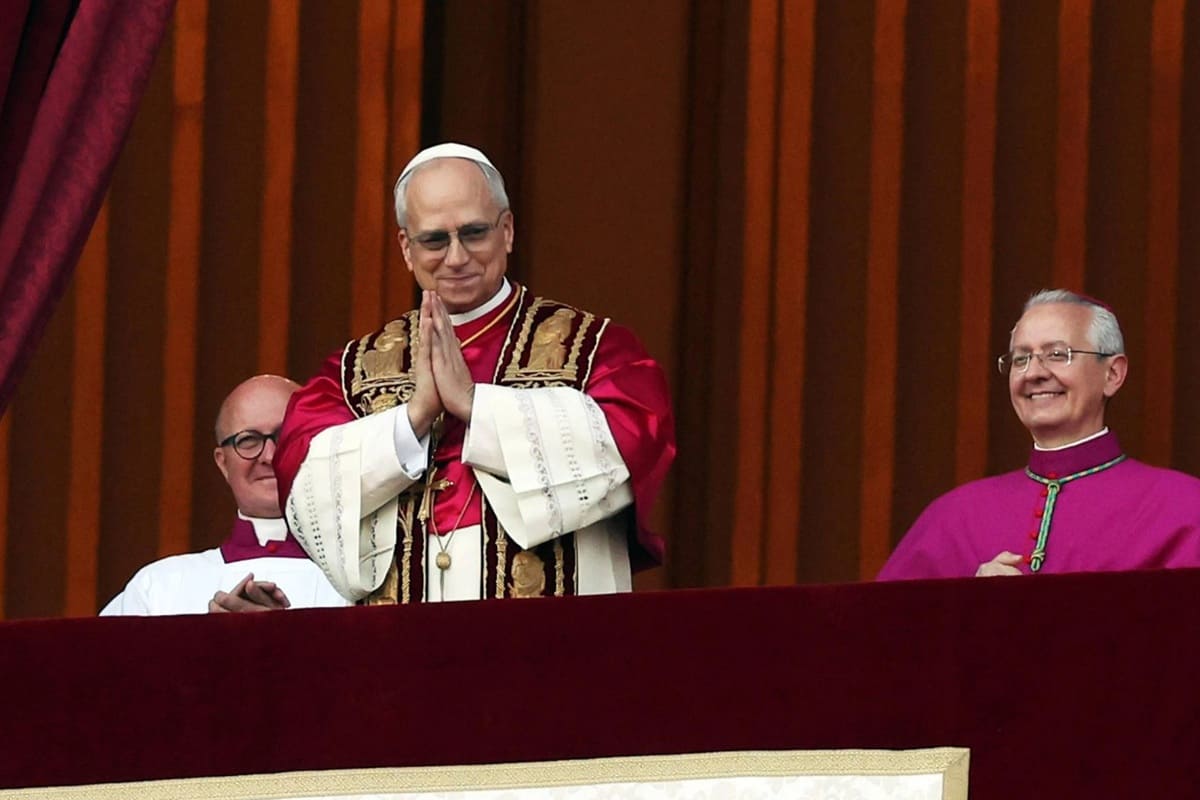 Papa Leone XIV chiude alle coppie omosessuali: “Famiglia fondata sull’unione tra uomo e donna”