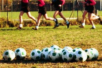 <div>Salute, il cardiologo: “Stress da finali sportive? Nel calcio mette a rischio le coronarie”</div> <div>Salute, il cardiologo: “Stress da finali sportive? Nel calcio mette a rischio le coronarie”</div>