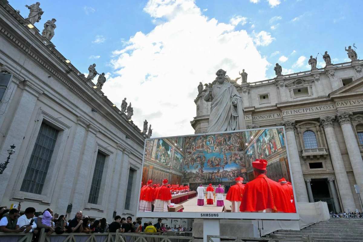 Conclave, oggi i cardinali tornano nella Sistina: previste 4 votazioni