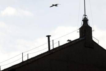 Conclave oggi al via, gli occhi del mondo puntati sul comignolo della Sistina Conclave oggi al via, gli occhi del mondo puntati sul comignolo della Sistina