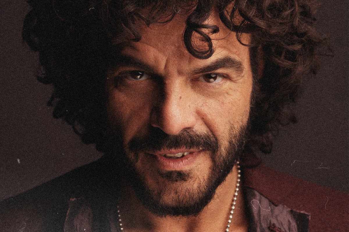 La Sicilia torna ad abbracciare Renga con “Angelo Venti”. L’artista al QdS: “Con l’Isola legame profondo, per me sono le radici”