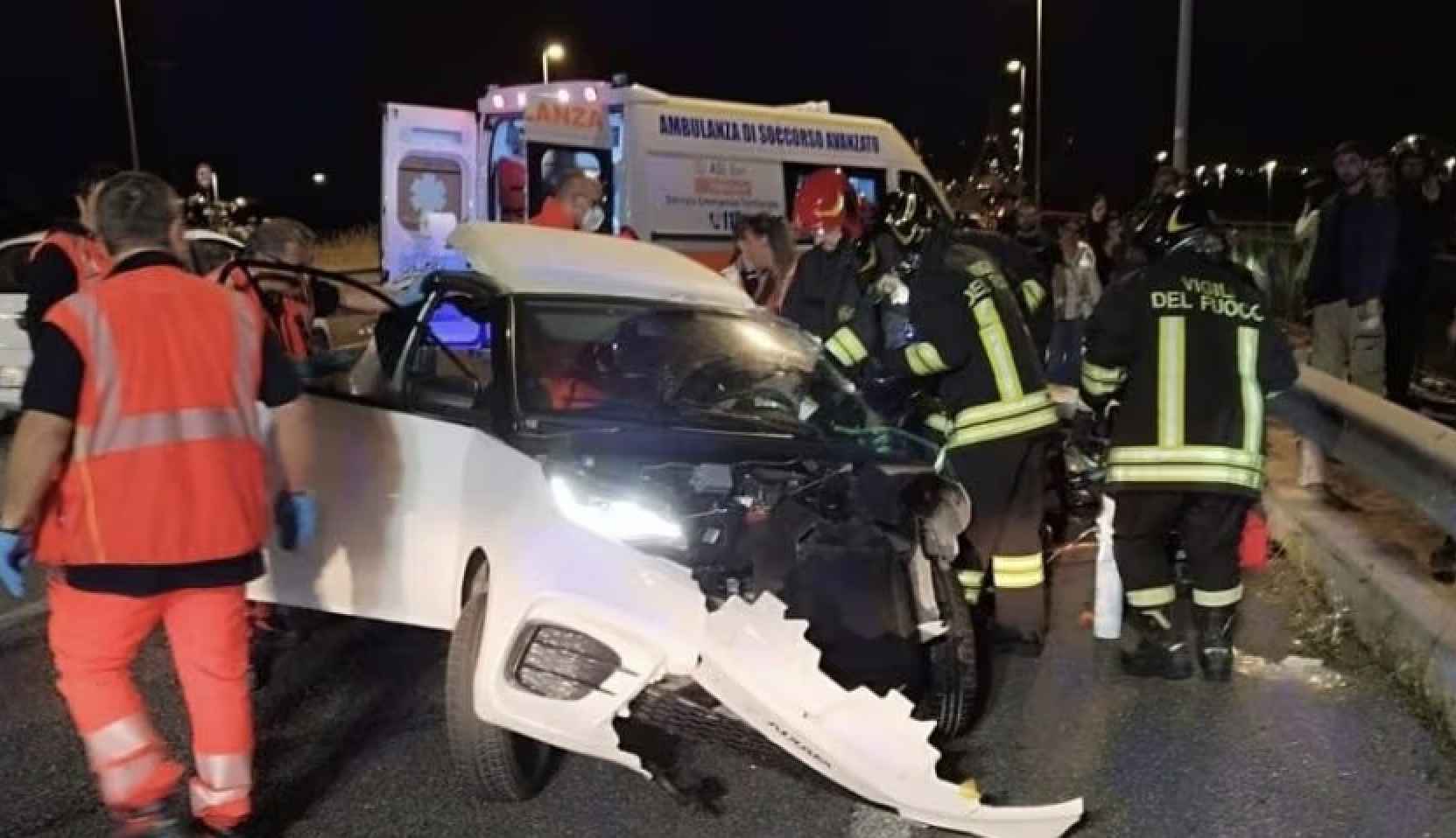 Schianto con la minicar, morta una sedicenne: i genitori avvisati nella notte da un’app