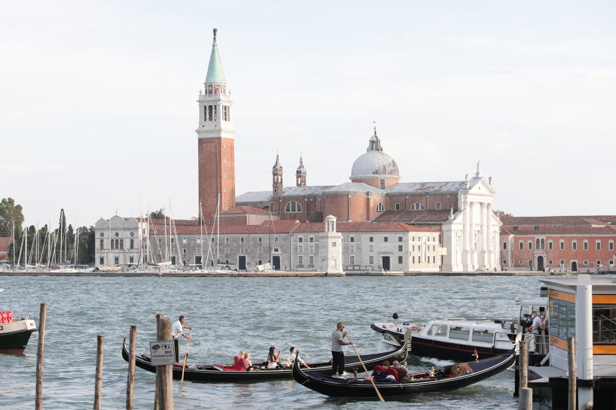 Tragedia in laguna: 17enne muore impigliata nell’elica di un catamarano