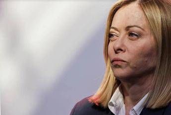 Post contro la figlia di Meloni, professore tenta il suicidio