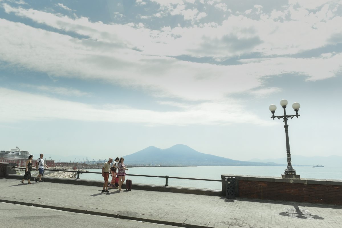 Napoli, è febbre da Scudetto: scuole e università chiuse in anticipo. 80 bidelli in malattia in un solo giorno