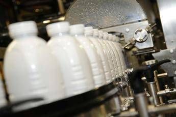 Il latte crudo è sano? L’analisi dei medici anti-fake news