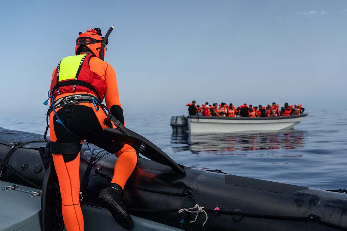 Migranti, la nave Mediterranea a Porto Empedocle: si chiede sbarco di 92 persone