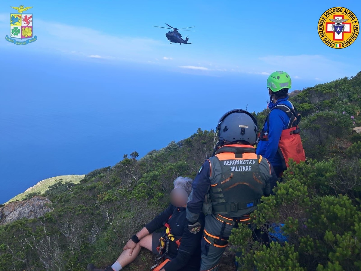 Marettimo, scivola lungo un sentiero: elicottero interviene per i soccorsi