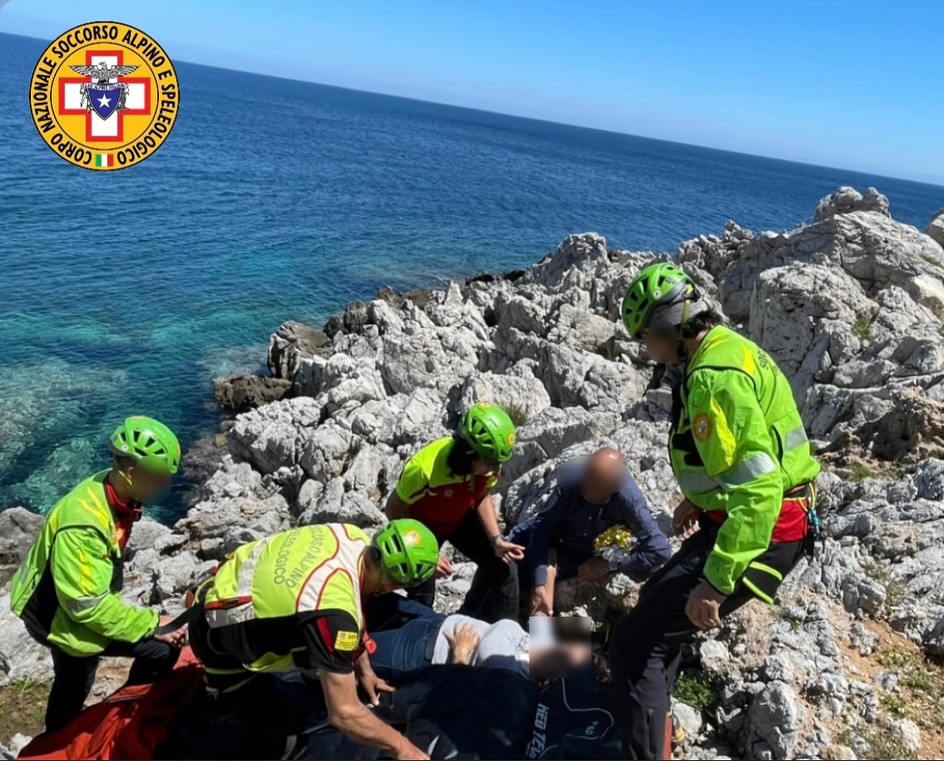 Paura nel Palermitano, escursionista scivola a Capo Gallo: trauma cranico e gravi contusioni