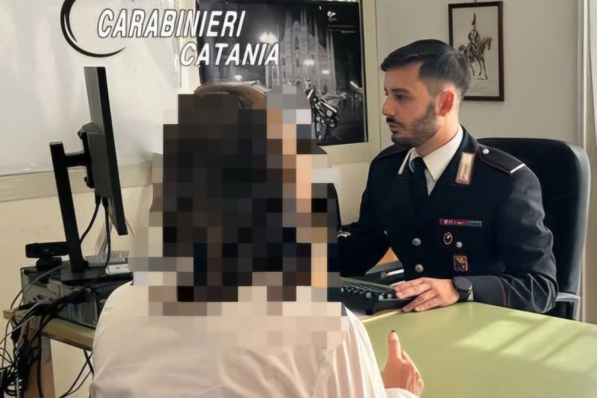 Calci e pugni contro la compagna, lui si addormenta e lei lo va a denunciare: arrestato 38enne