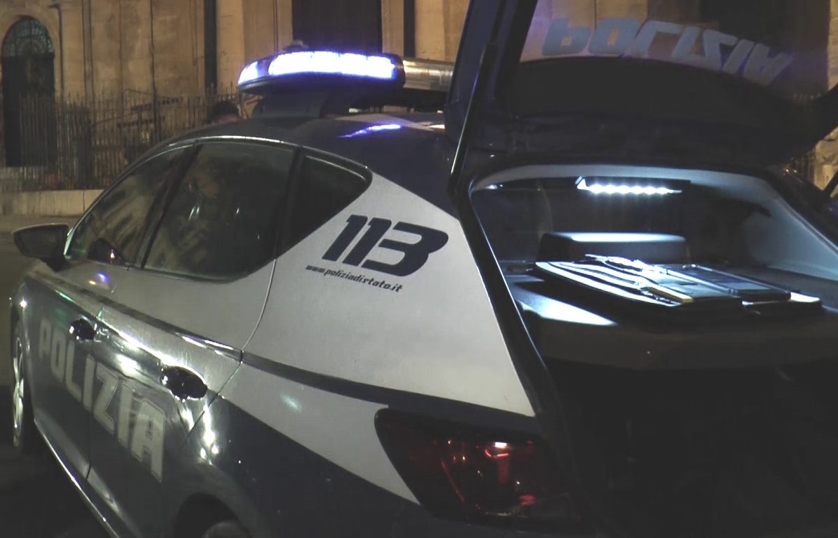 Furti d’auto e di monopattini e rapine nei ristoranti, arrestati due minorenni