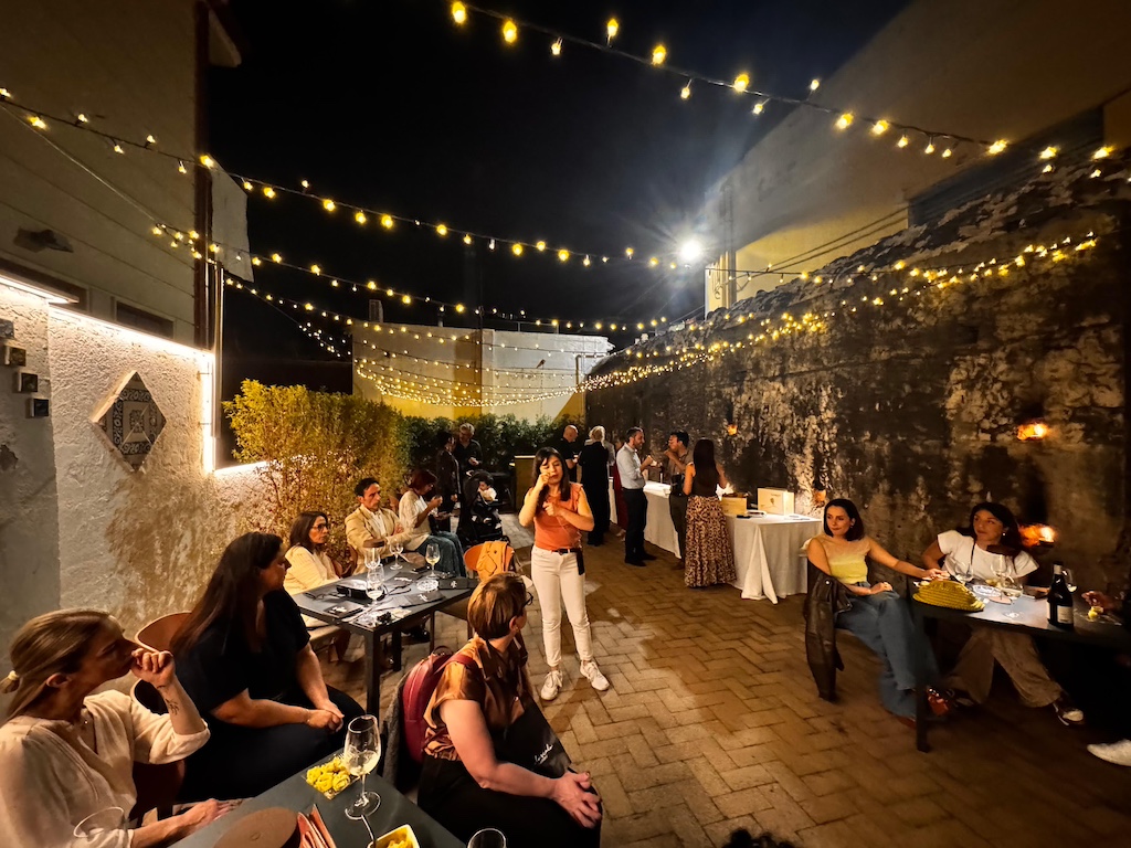 Riposto, al Piccolo Scalo ha preso il via il ciclo di incontri dedicati ai vini e ai sapori del territorio