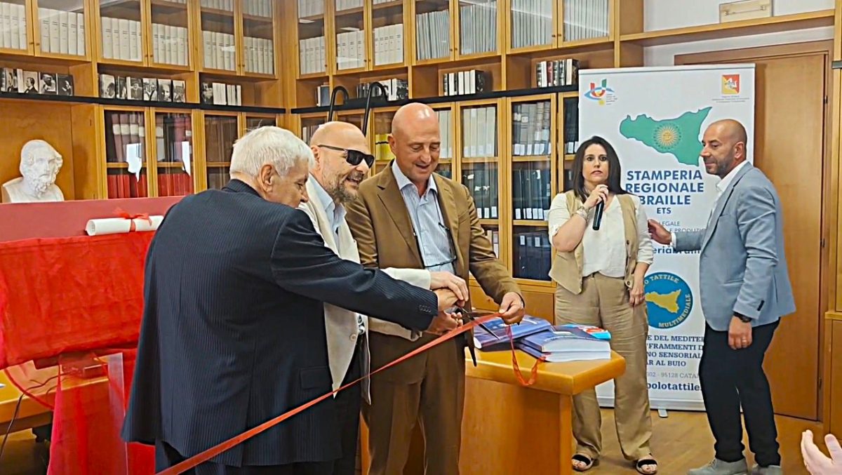 Uici, Stamperia Braille: l’assessore Turano inaugura i nuovi macchinari