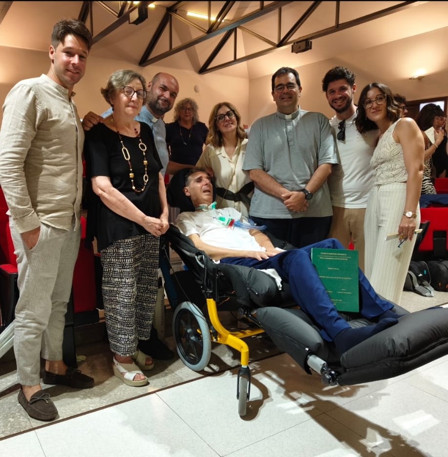 Il primo studente affetto da SLA si laurea in Teologia presso la Pontificia Facoltà Teologica di Sicilia