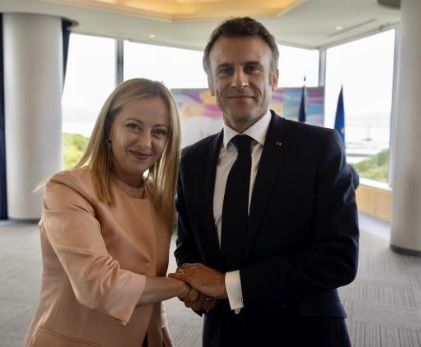 Macron a Palazzo Chigi, incontro con Meloni dopo tensioni Macron a Palazzo Chigi, incontro con Meloni dopo tensioni