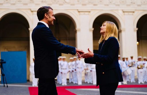 Incontro fiume Meloni-Macron, dialogo (faticosamente) riparte