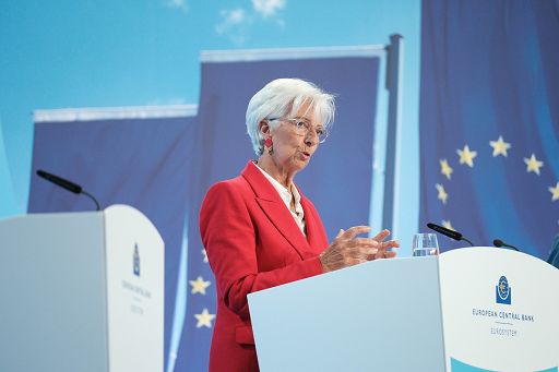 Bce taglia ancora i tassi per l’eurozona al 2% e segnala una pausa