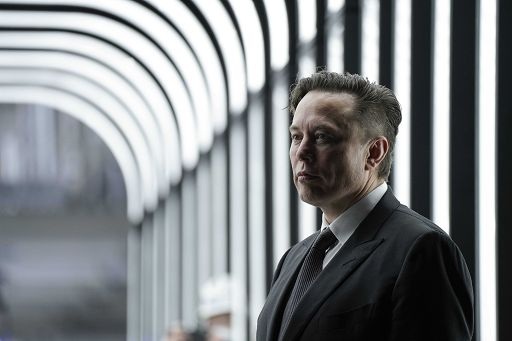 Musk lancia sondaggio su X: è ora di creare un nuovo partito?