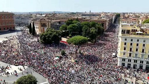 M.O., dal palco della manifestazione a Roma: siamo oltre 300mila!