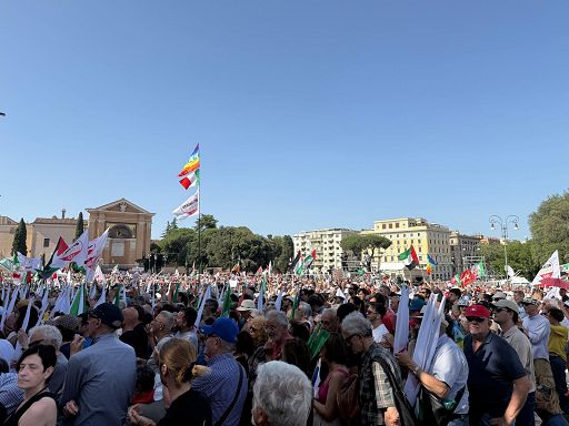 Referendum, i leader Pd-M5s-Avs dal palco: andiamo tutti a votare