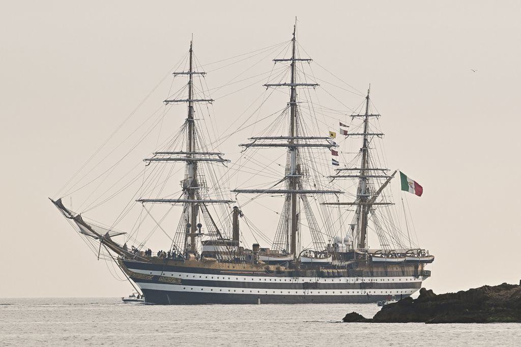 Marina,Mattarella: orgoglio,Vespucci ha portato Italia in giro nel mondo