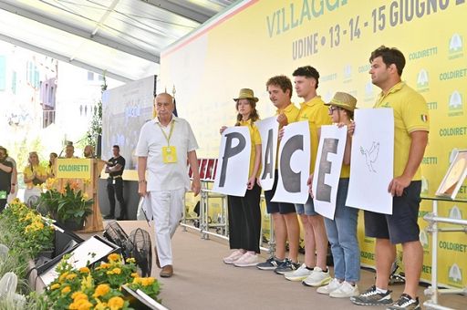 Flash Mob per la pace dei giovani di Coldiretti a Udine