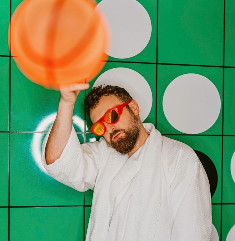 ”Centri Commerciali” è il nuovo singolo di Dargen D’Amico