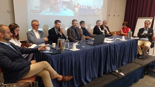 Sociosanitario, associazioni datoriali e sindacati: puntare a contratto unico