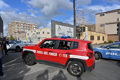 Napoli, un’esplosione in via Peppino De Filippo provoca un morto