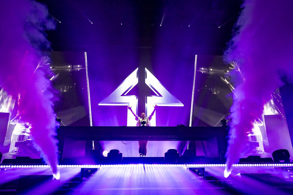 Il caldo rovente non ferma la festa dei 54mila fan di Gabry Ponte