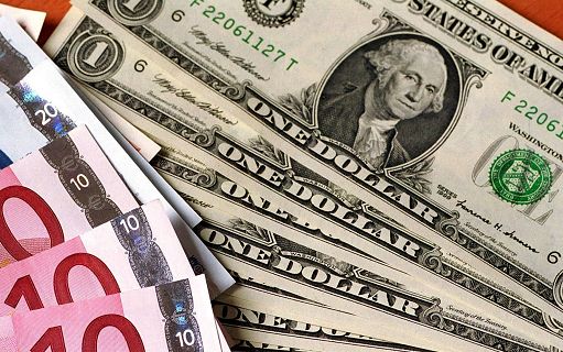 Cambi, FT: dollaro -10% in primi 6 mesi 2025, peggior calo dal 1973