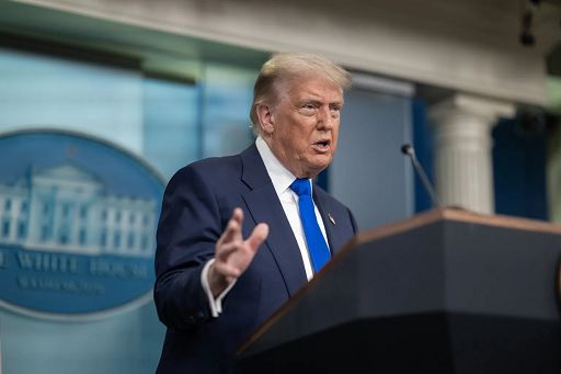 Euro sale a 1,1778 dollari, nuovo massimo da quasi 4 anni