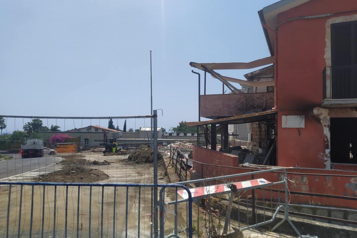 Area interdetta dopo l'esplosione di via Galermo, vista da nord