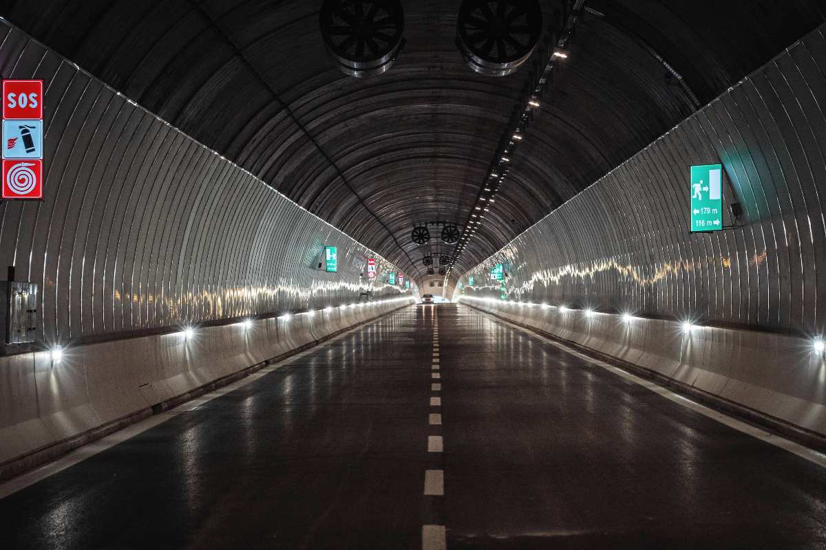 Via ai lavori nelle gallerie sull’autostrada A20, ecco quando e come cambia la viabilità