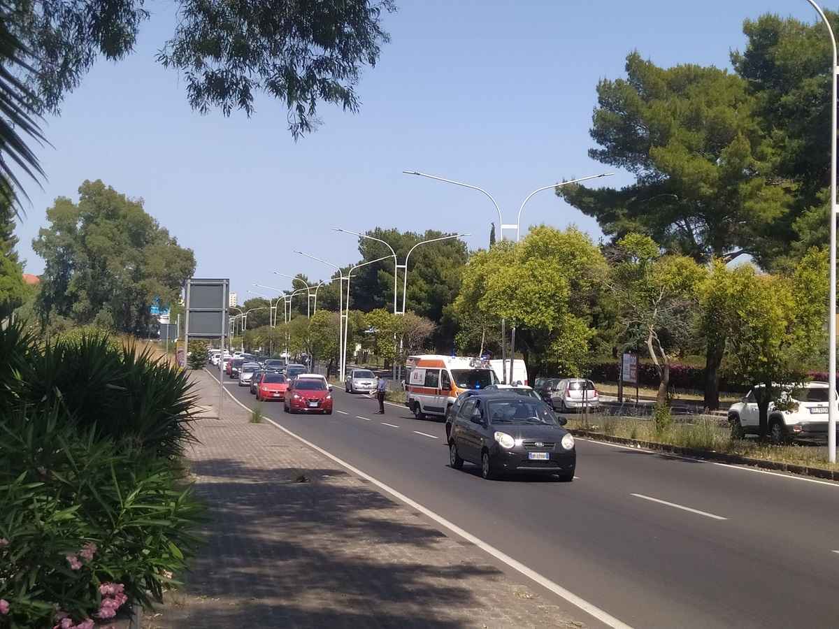 Catania, si schianta su spartitraffico in viale Bolano: ferita una donna