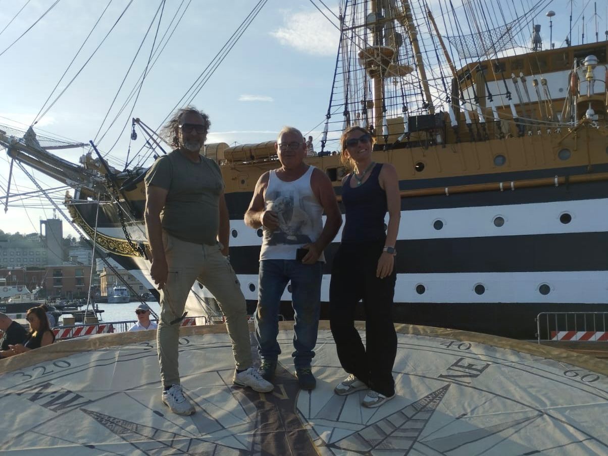 FOTO | Il Laboratorio “Scenecatanesi” costruisce la scenografia del “Boccanegra” di Verdi sull’Amerigo Vespucci