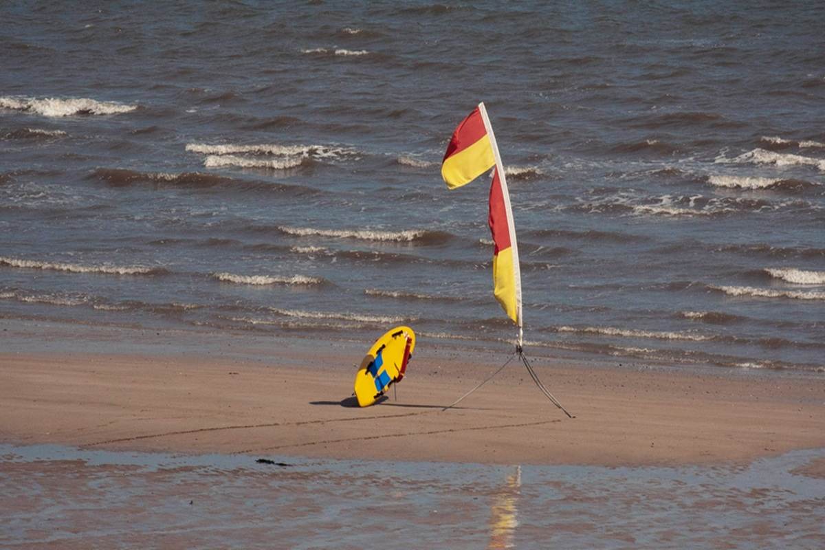 Malore improvviso al mare, tragedia nelle acque siciliane: morta donna