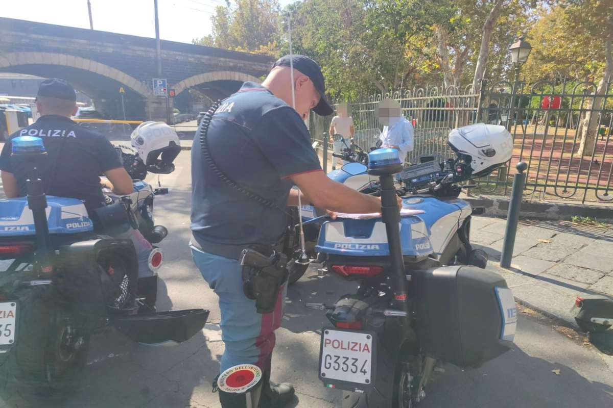 Terrore per un turista a Catania, minacciato da parcheggiatore abusivo: “No money, rompo auto”