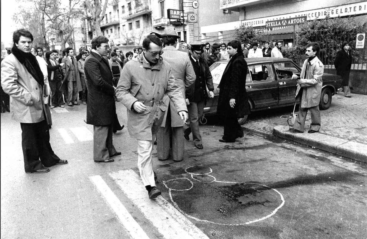 Svolta sull’omicidio di Piersanti Mattarella, agli arresti un ex poliziotto. L’accusa: “Fece sparire il guanto del killer”