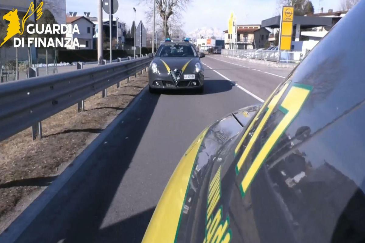 VIDEO | Frodi e “affari” internazionali all’ombra della Camorra, nuovo blitz con 11 arresti