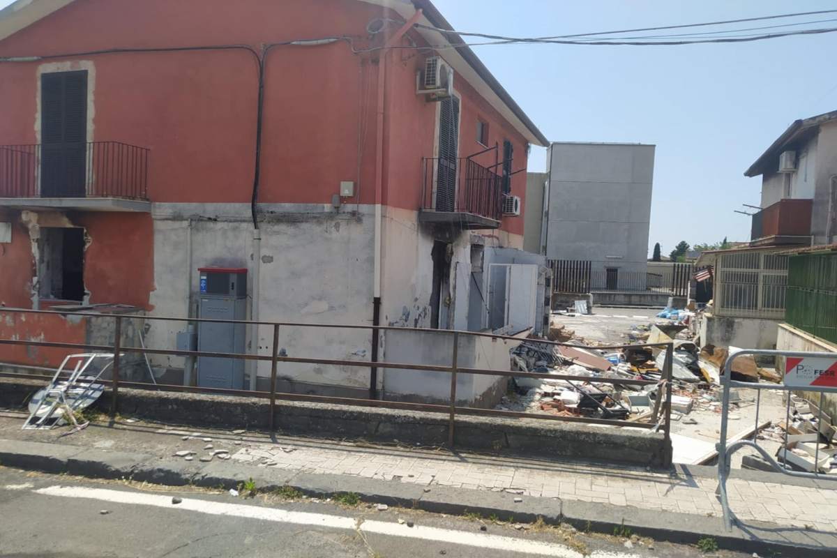 Palazzina distrutta dall'incendio dopo l'esplosione di San Giovanni Galermo