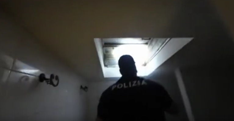 VIDEO| Porte blindate, botole e videosorveglianza: smantellata “fortezza” della droga a San Cristoforo