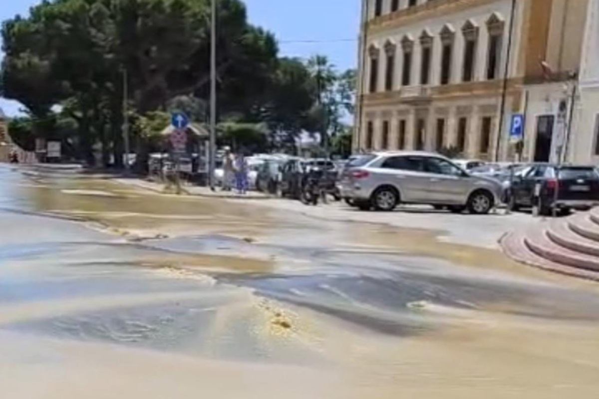 VIDEO | Scoppia la condotta idrica ed è caos in centro: le immagini da Agrigento
