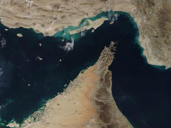 Lo strano destino dello Stretto di Hormuz da “porta di pace” a “porta della guerra”