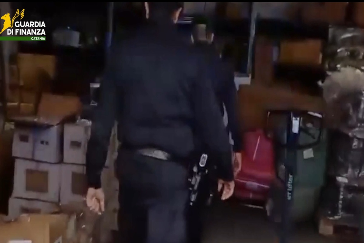 NOMI | Scandalo nel settore Logistica catanese, maxi sequestro a Messaggerie: 12 indagati